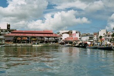 Le marché de la Darse